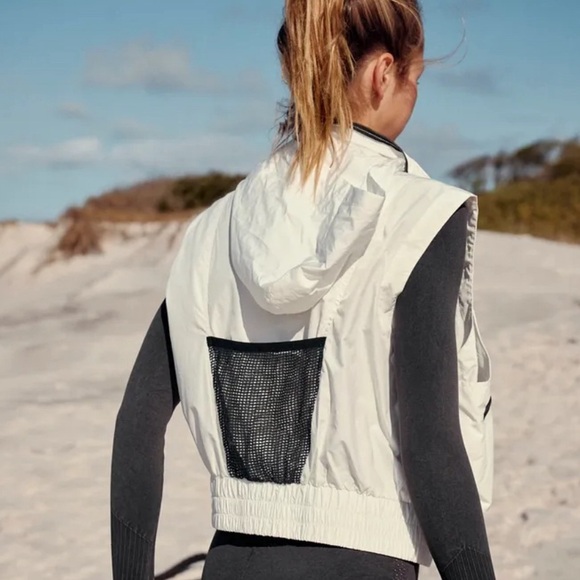 NWOT Free People Off The Grid Vest, White/Black, Size Medium - Picture 4 of 9
